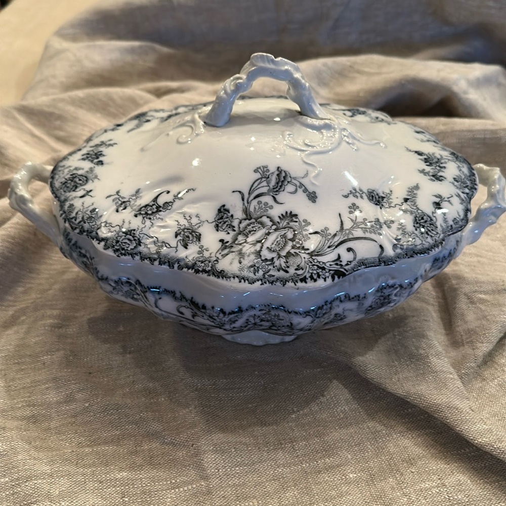 Antique Bishop and Stonier ‘Celia’ soup tureen Flow blue transferware